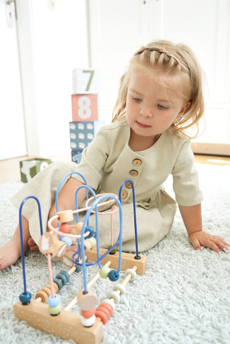 Small Foot puidust mänguasjad: 7 rahulikku mängu ja tegevust lapsele